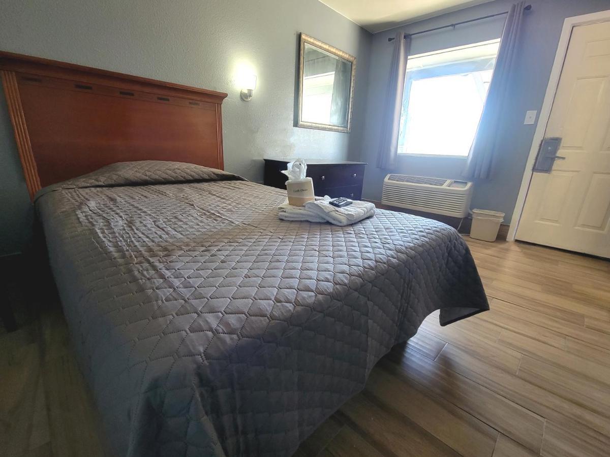 Travel Inn Сан-Антонио Экстерьер фото